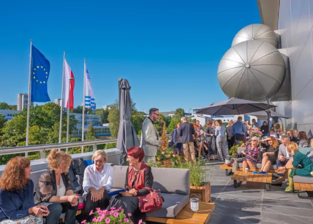 Opening of the garden on the terrace of the UG…