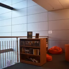 Zakątek z Fantastyką. Tu można pouczyć się lub zrelaksować - ulubione miejsce studentów